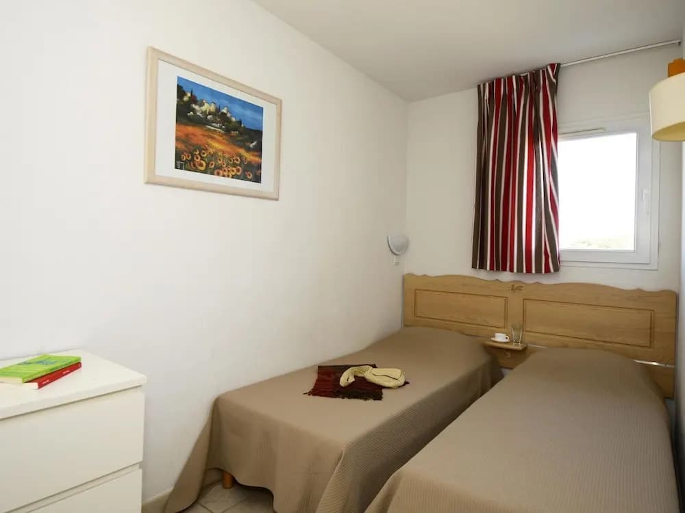 Apartment in Hilltop Setting - Photo 4