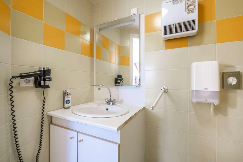 Comfort Hotel Etampes - Miniature 8