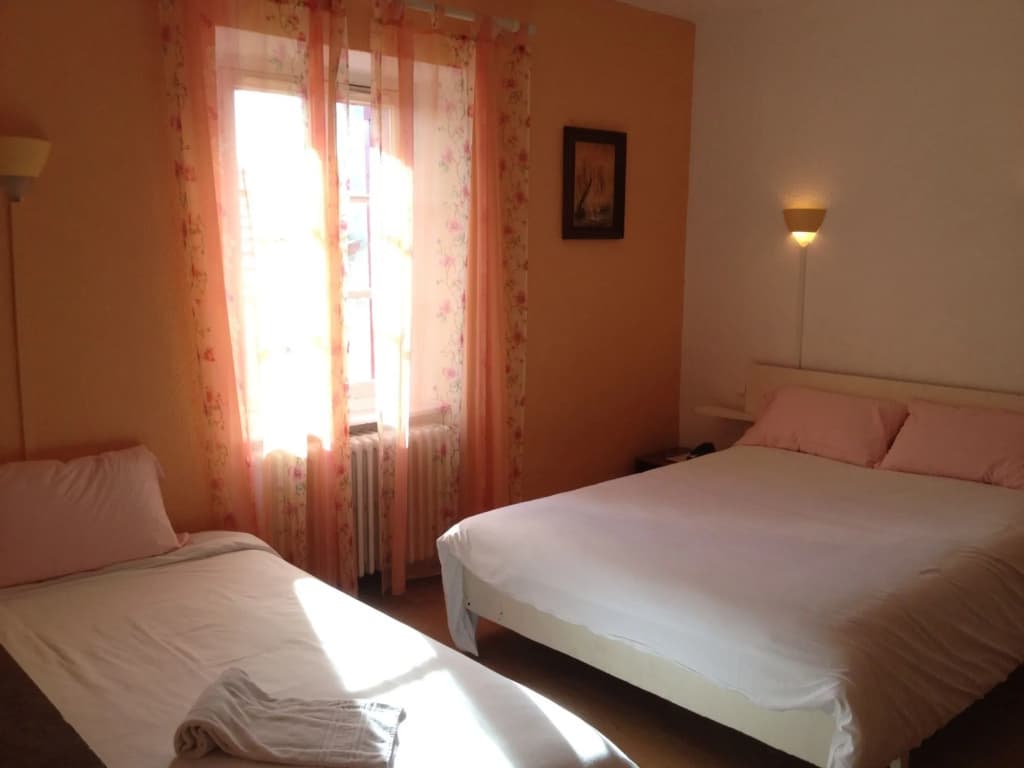 Hôtel Astoria - Photo 2