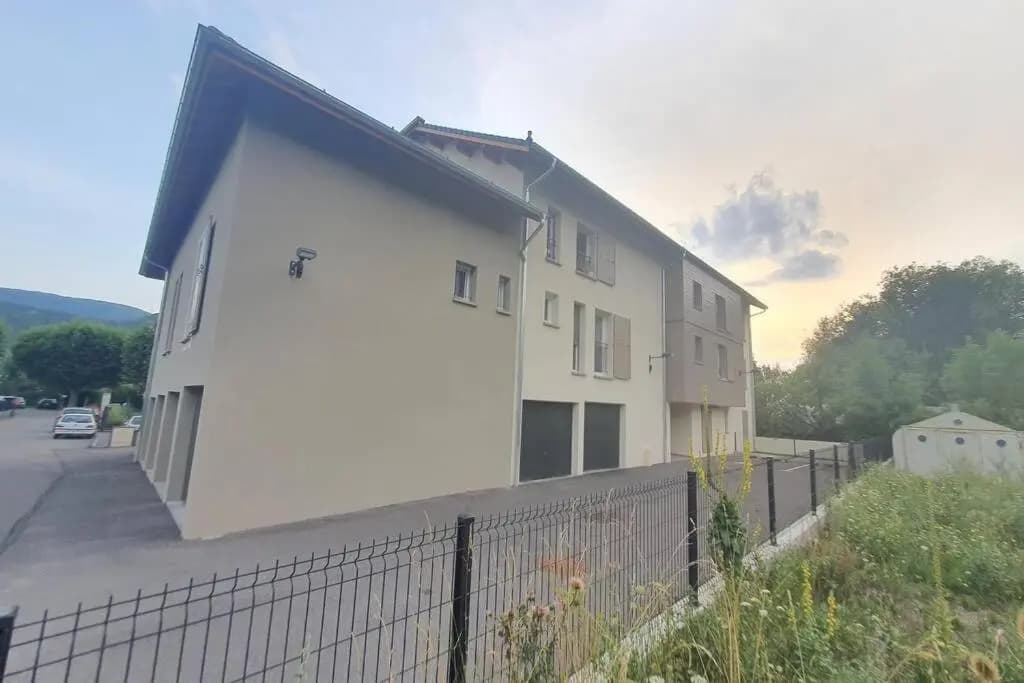 Superbe appartement T2 dans résidence neuve avec vue exceptionelle sur les montagnes, avec parking privatif.situé à proxim...