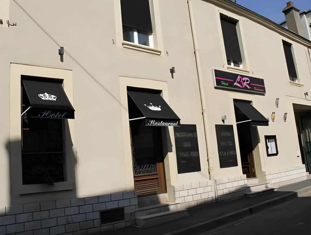 Logis Hotel Restaurant Les 3 Rois - Photo 1