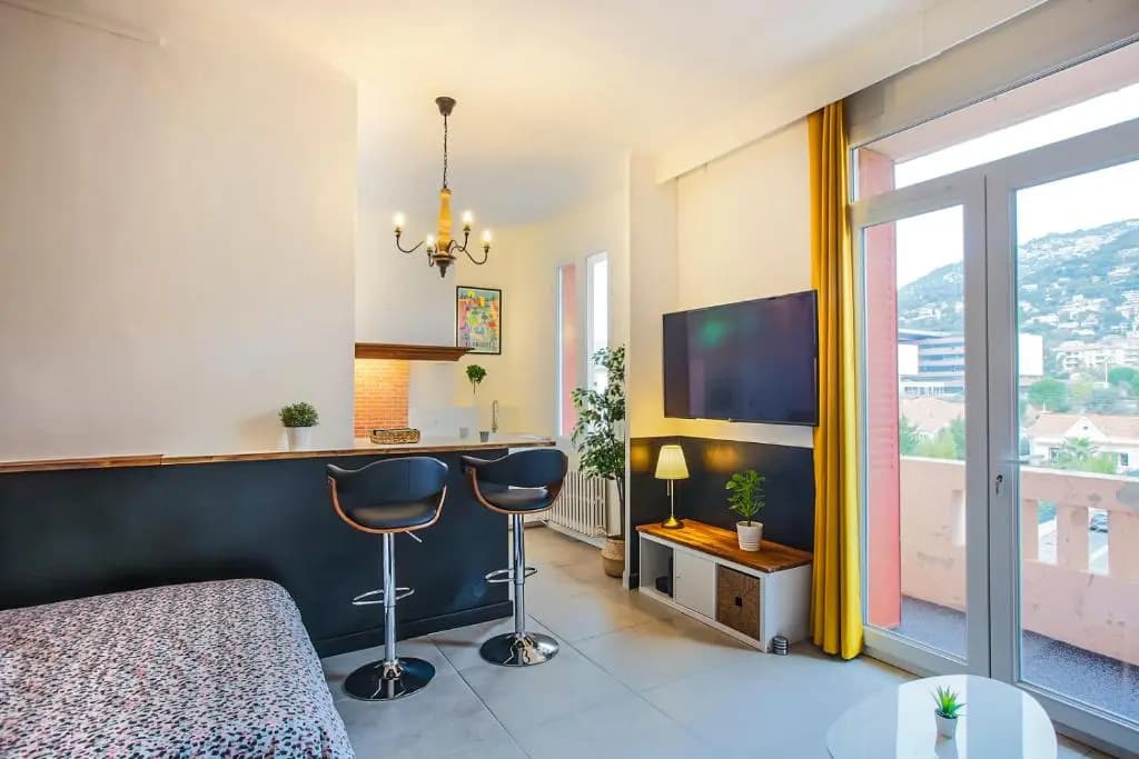 #3 Toulon CENTRE, BALCON, LUMINEUX, STATIONNEMENT FACILE, TOUT CONFORT - Photo 3