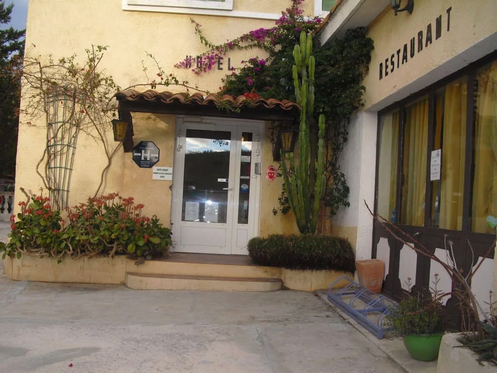 Hôtel les Mimosas - Photo 1