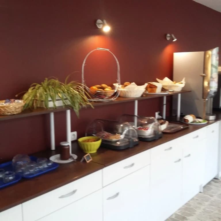 Hotel Restaurant La Gravenne - Miniature 8