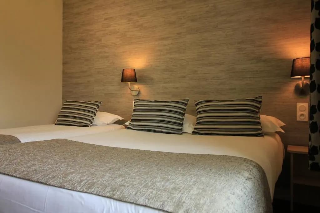 Logis Hôtel Lodge la Valette - Photo 1