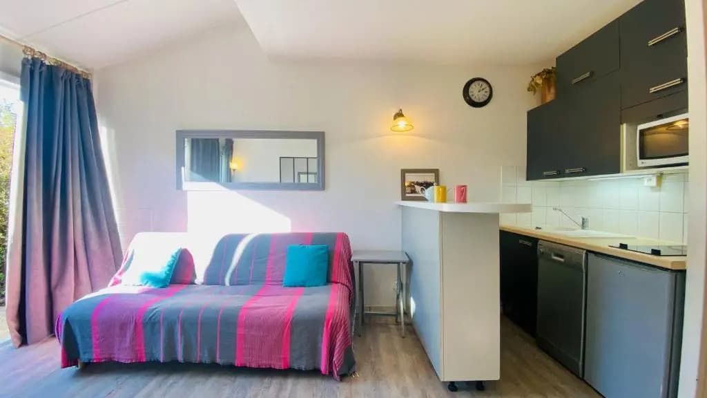 Appartement dans résidence avec piscine - Miniature 6