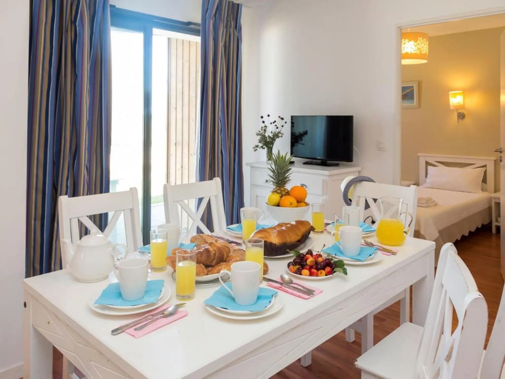 Modern Seafront Flat - Photo 3