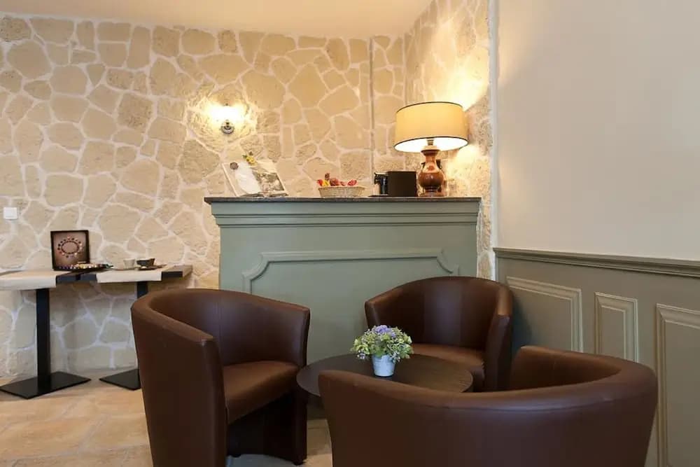 Hotel Altera Roma ( before Avignon Hôtel Monclar ) - Photo 2