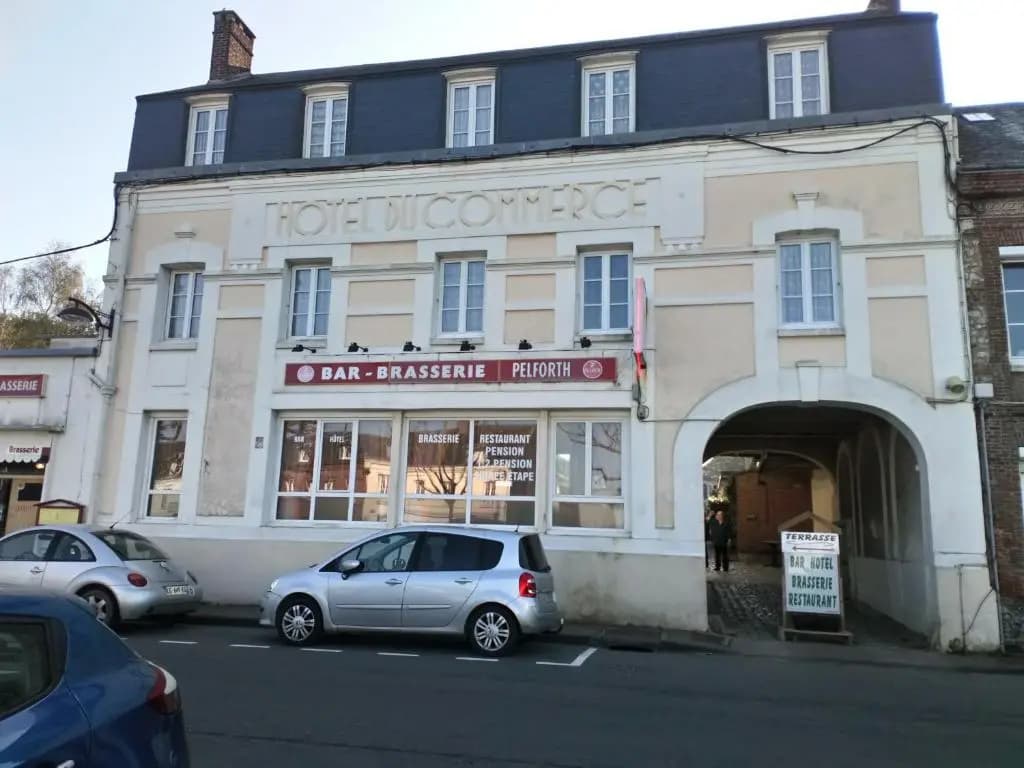 hotel du commerce - Photo 1