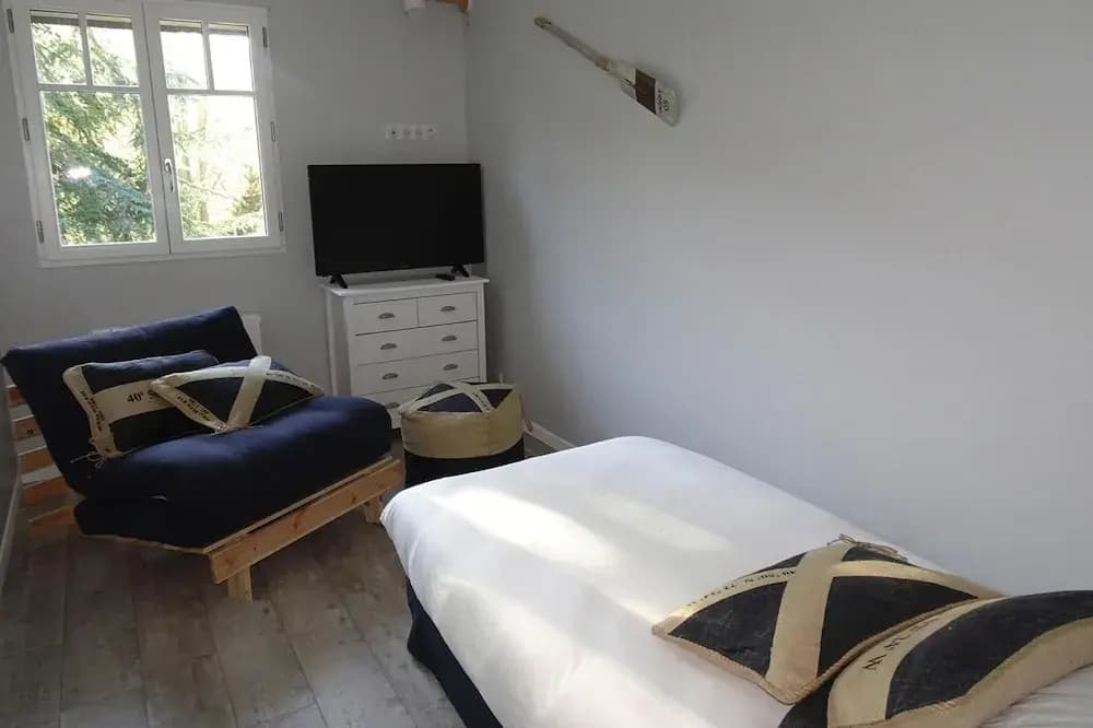 House in Normandy With Sauna & Coastal Charm - Photo 5