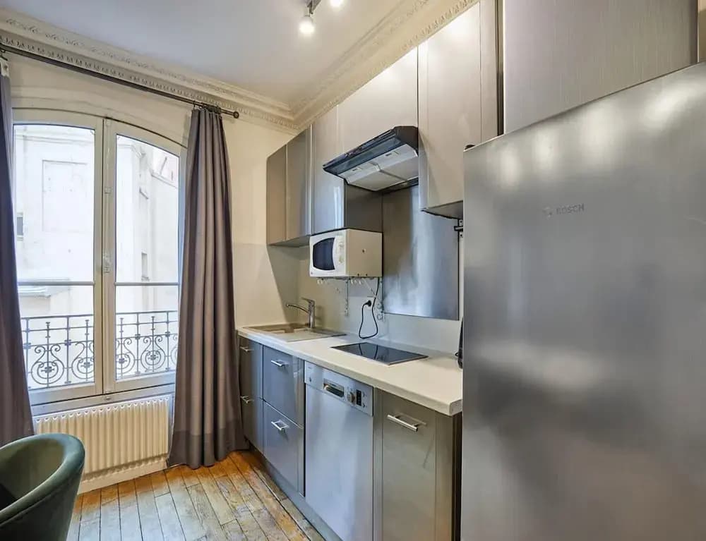 Charming Apartment Center of Paris by Studio Prestige - Miniature 8