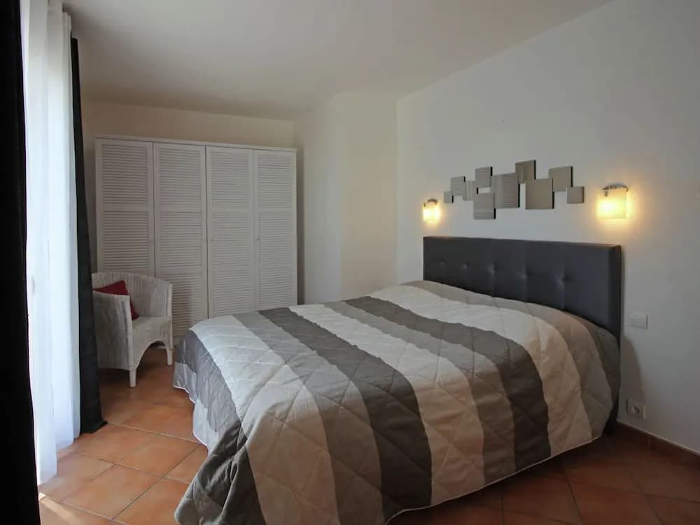 Spacious, Luxury Villa With Private Pool and Billiard Room, Near Idyllic Village - Photo 2