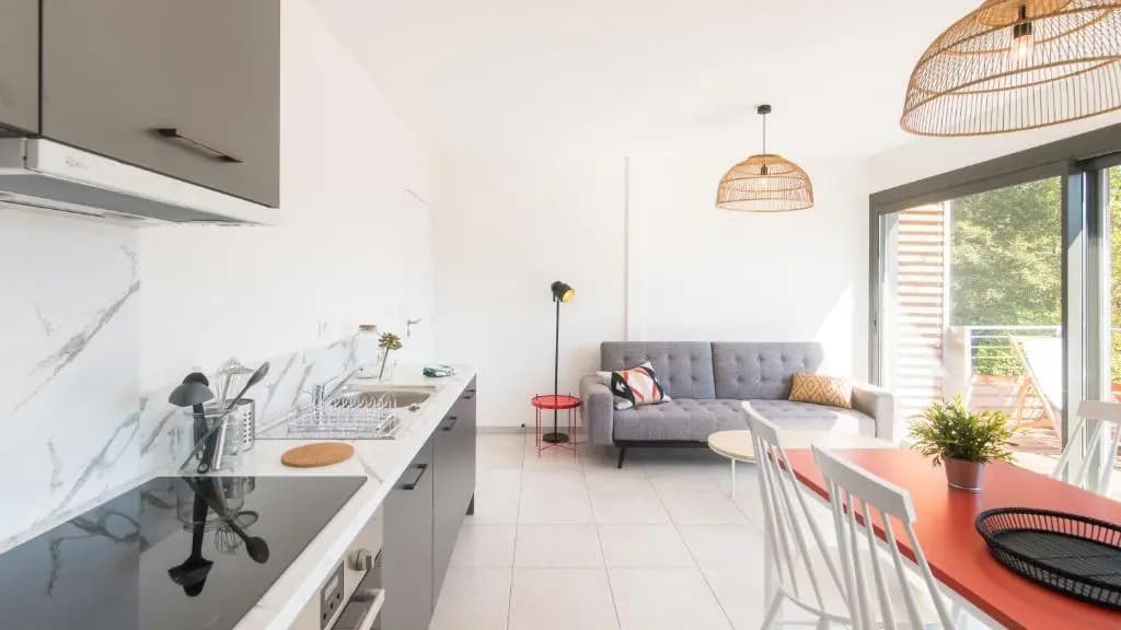 "Le Soleil Levant" avec balcon et parking privé, 2 adultes et 1 enfant - Photo 1