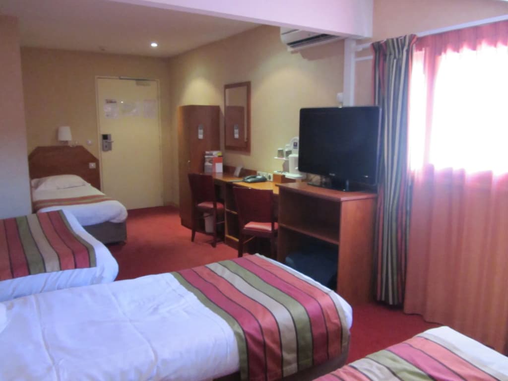 Brit Hotel Nîmes Ouest - Photo 4
