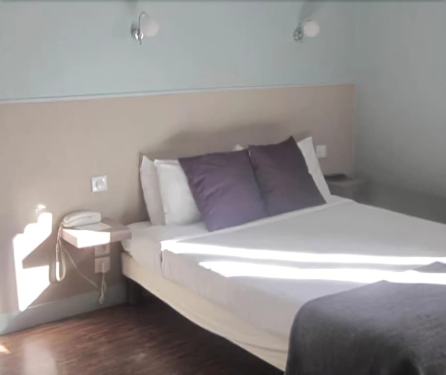 Buc Lounge Hotel - Photo 2