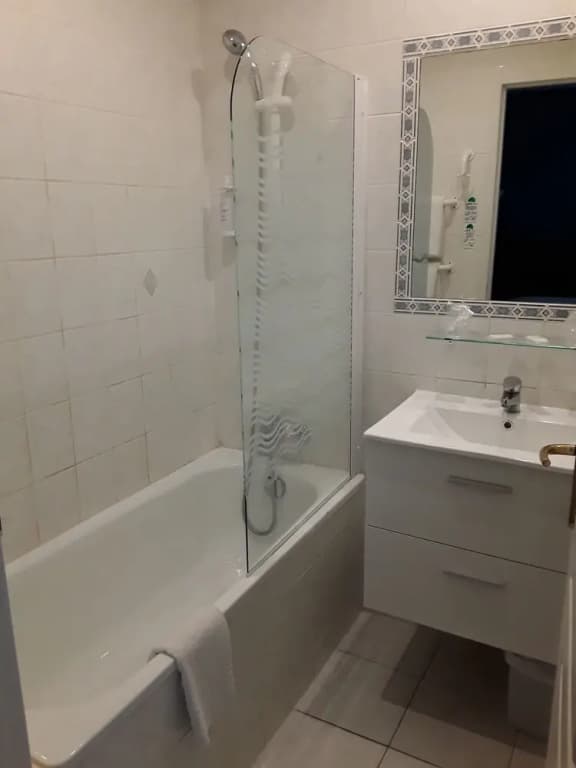 Carry Hotel - Miniature 7