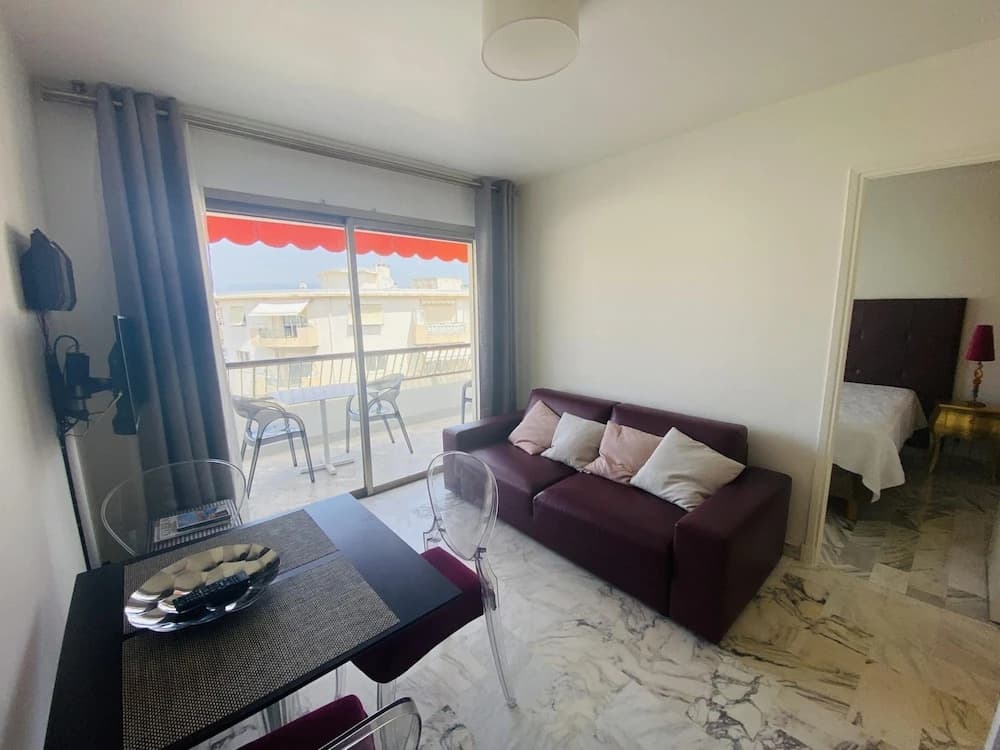 Stylish one Bedroom Apartment in Central Cannes Just off the Croisette and Near Beaches - 680 - Photo 1