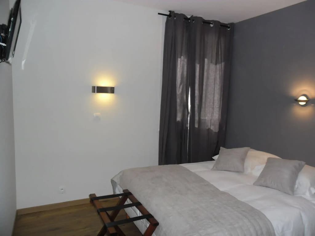 Blue Hotel - Photo 2