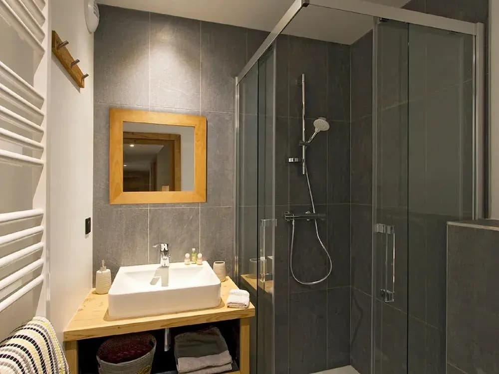 Chalet in Les Deux Alpes With Hot Tub - Photo 5