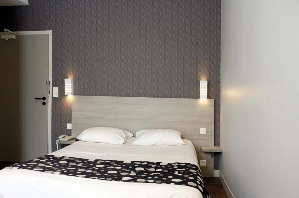Hotel De la Place - Photo 2