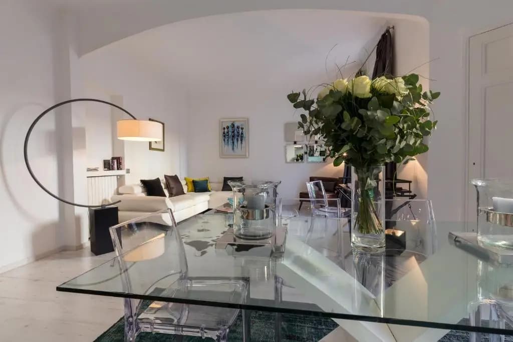 Centrally Located Modern 2 Bed Apartment in Cannes With Aircon and High Ceilings and Modern Design - 696 - Miniature 8