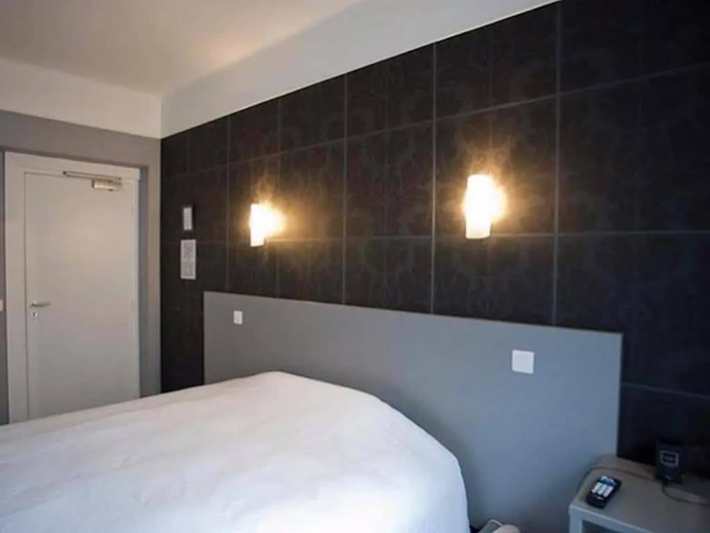 Logis Hôtel Le Chene Dore - Photo 2