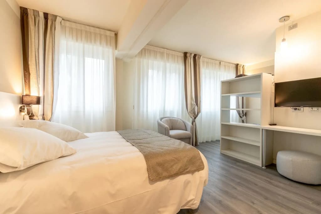 La Dolce Vita Hotel - Photo 4