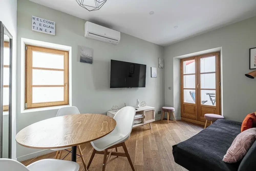Magnificent Renovated 2 Bedroom Apartment, Terrace - Photo 5