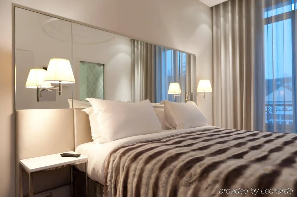 Le Cesar Hotel - Miniature 7