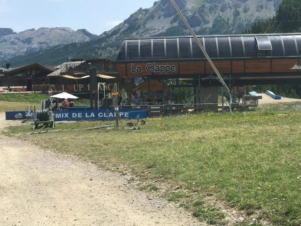 au Bonheur - Praloup 1600 - Au cœur de la station et au pied des pistes - La voile des neiges - parking commun privé - loc...
