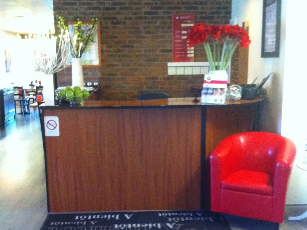 Brit Hotel Reims La Neuvillette - Photo 2