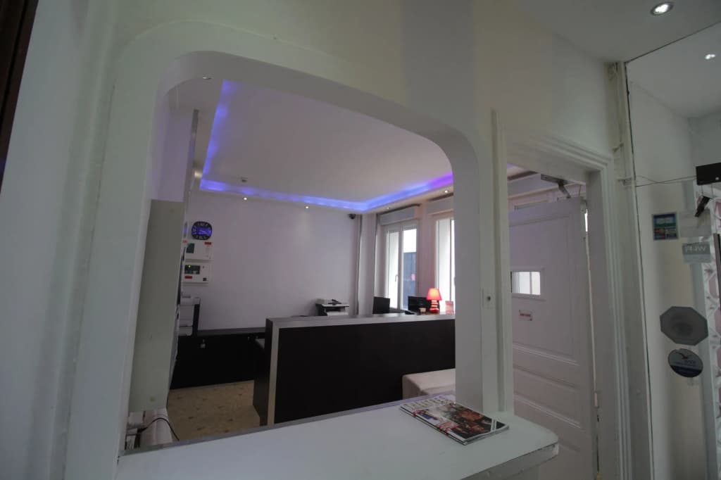 Modern's Hotel - Miniature 7