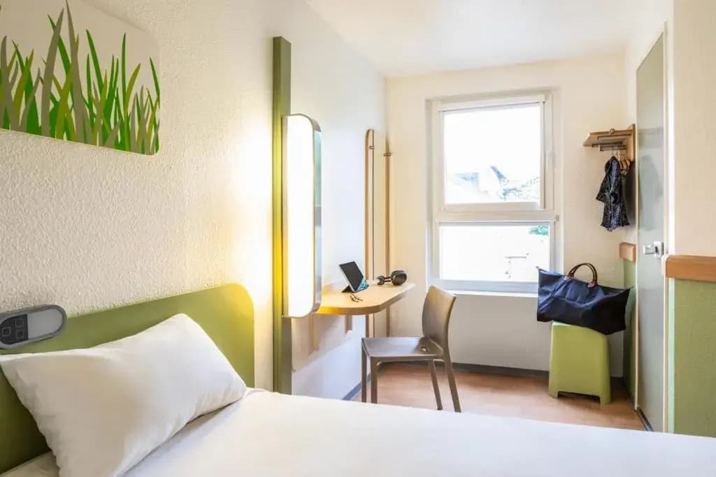 Ibis Budget Compiègne Centre-Ville - Photo 1