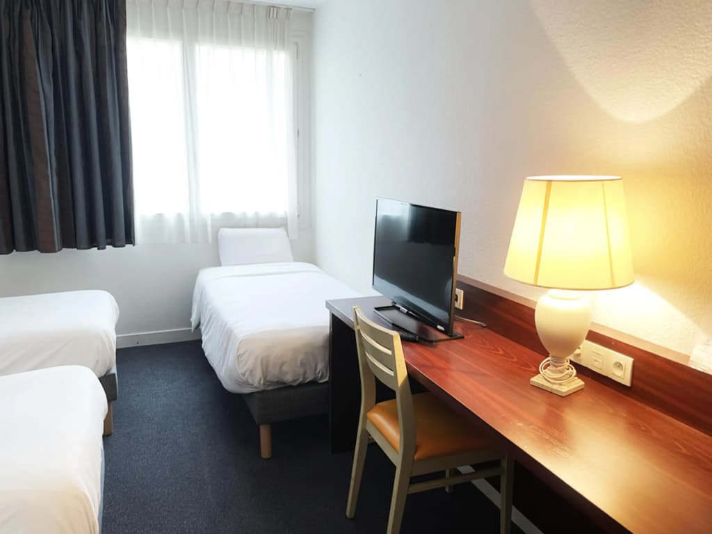 Hotel Kyriad Nemours - Photo 4