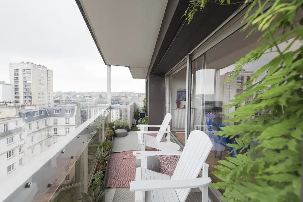 Home comforts by the Eiffel Tower - Miniature 6