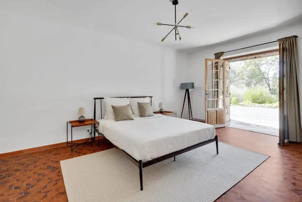Tranquil 5-Bedroom Stone Villa with Private Pool - Miniature 6