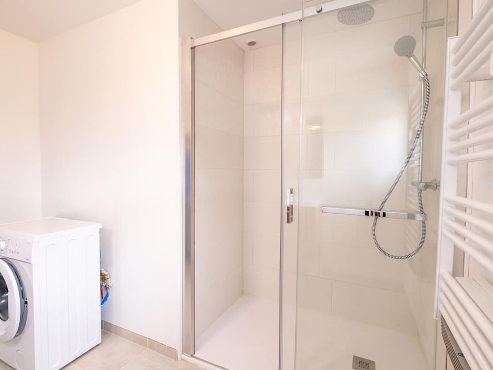 Charming Holiday Home With Private Pool - Miniature 8
