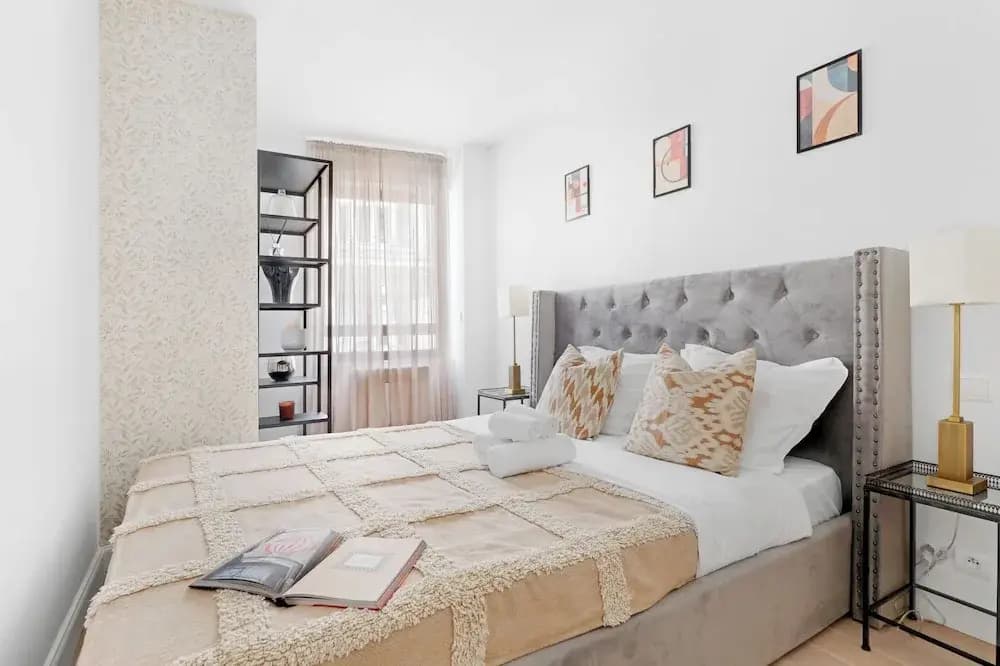 Stylish 2BR Near Faubourg Saint-Honoré - Photo 4