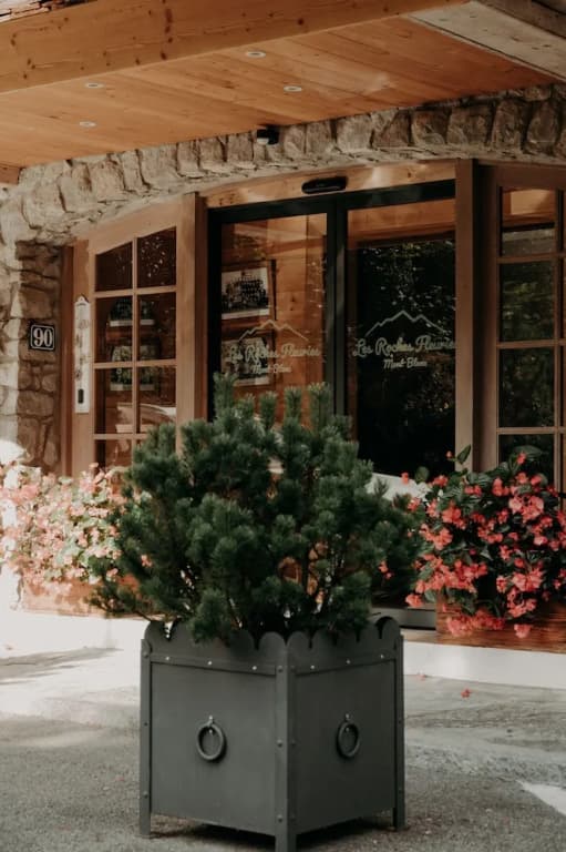 Hôtel Les Roches Fleuries - Photo 1