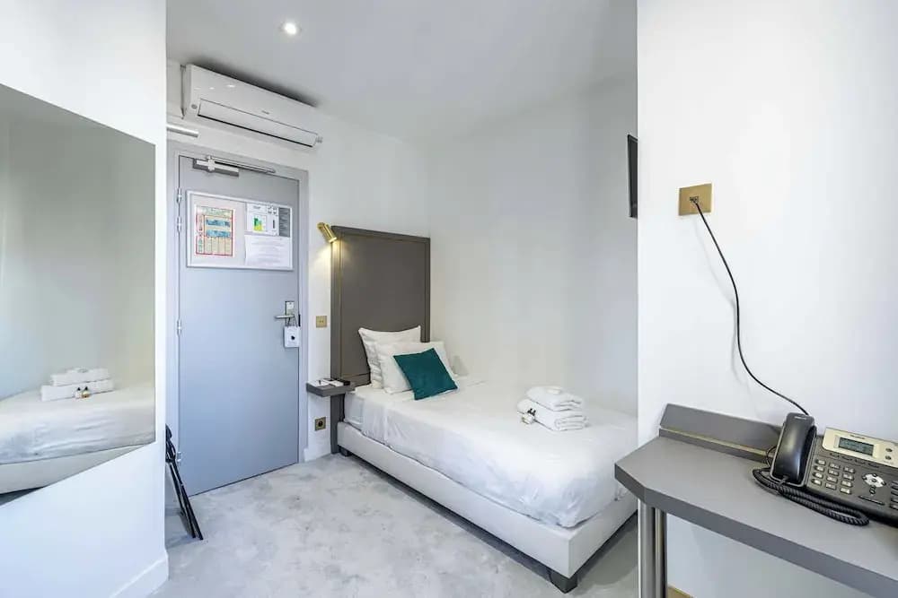Hotel Avaton - Single Bedroom - Cannes Palais - Photo 3