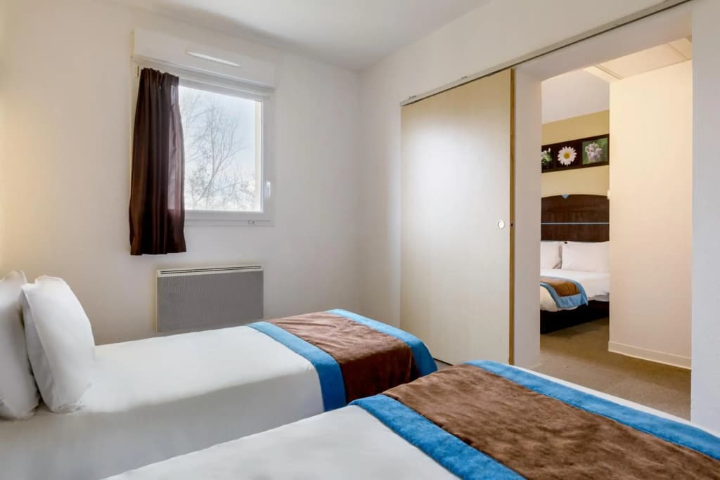 Sure Hotel by Best Western Saint-Amand-Les-Eaux - Miniature 7