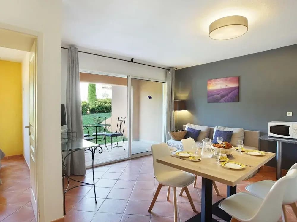 Apartment in Greoux-les-bains Near Lakes - Photo 2