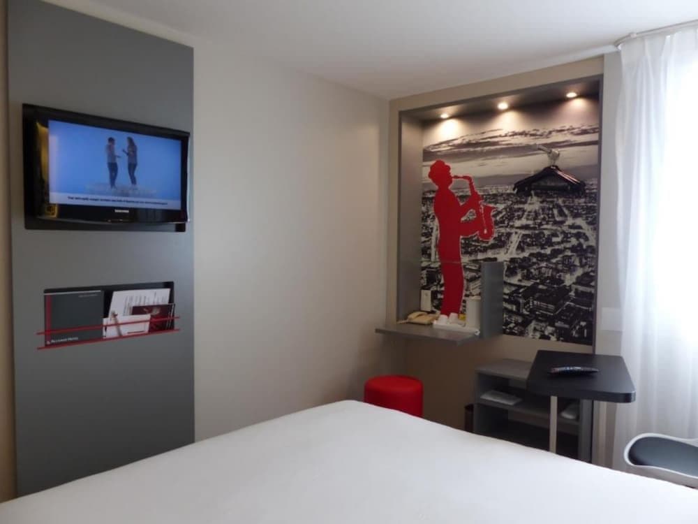 Kyriad Paris Nord Porte de Saint Ouen Hotel - Photo 4