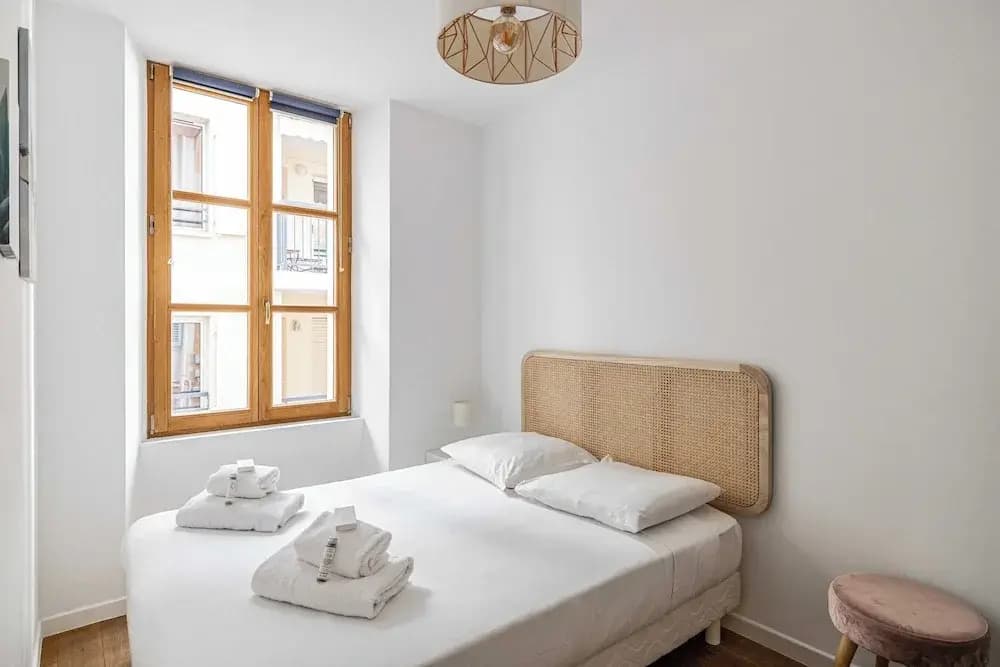 Magnificent Renovated 2 Room Apartment - Photo 1