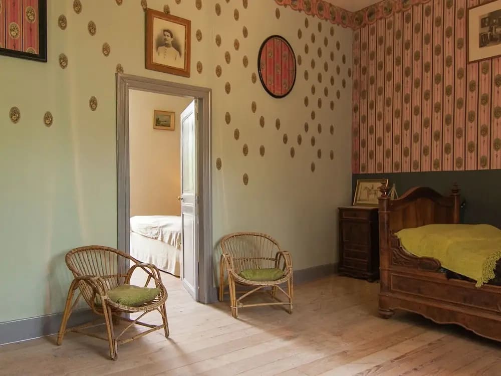 Historic Mansion by River Cenevieres - Photo 2