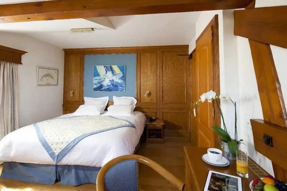 Hotel Restaurant Du Port - Photo 1