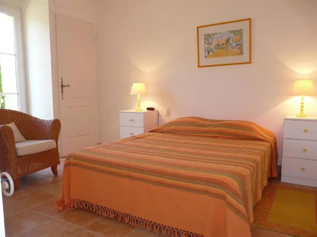 Agréable Villa Familiale Avec Piscine Chauffée, Grand Jardin, Située Proche du Centre du Village de Mouriès Au Coeur Des A...