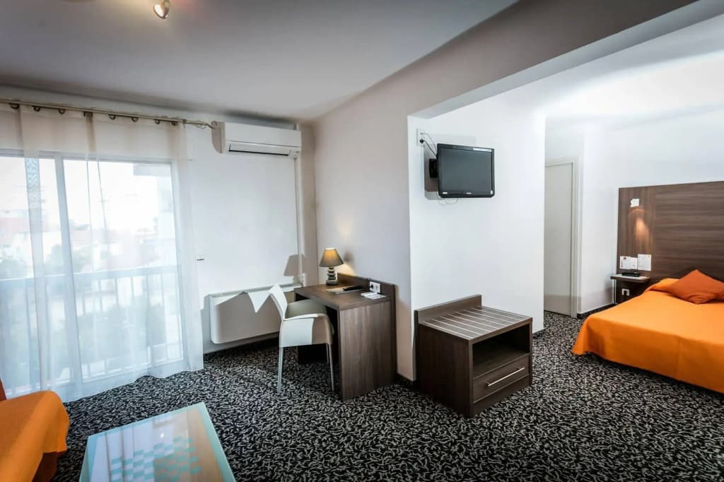 Logis Hotel et Restaurant Le Galion Canet Plage - Miniature 6