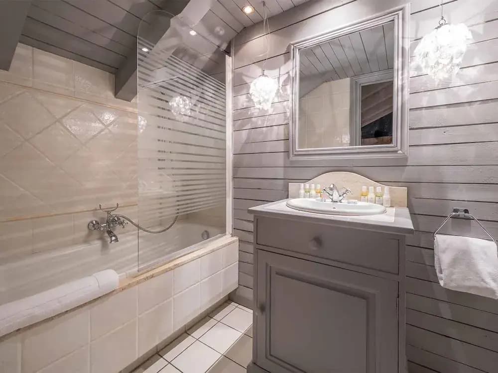 Large Chalet With Barrel Sauna and Whirlpool - Miniature 8