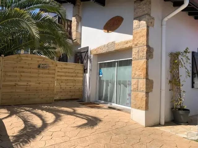 APPARTEMENT LES HIRONDELLES 2KM PLAGE-WiFI-JARDIN-PARKING-DRAPS ET SERVIETTES - Miniature 8